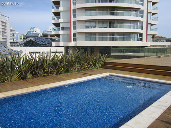 Pool for children in the garden of the building.<br><br>In this space there is also the swimming pool for adults and a pool of continuous swimming.