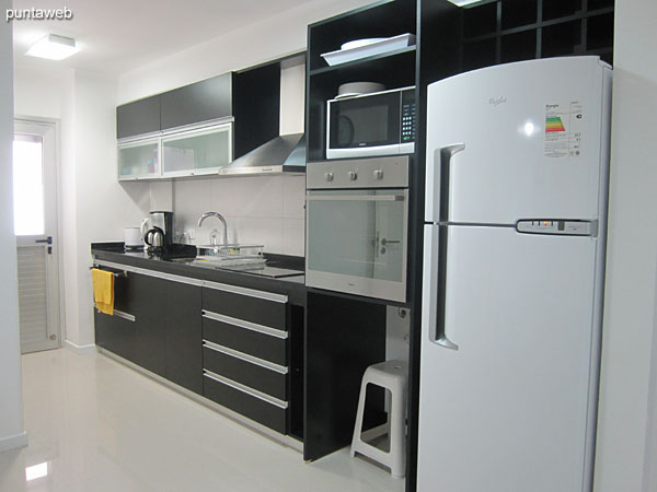 Kitchen. Spacious, with access to laundry and second terrace apartment balcony.<br><br>It has space for dining room, also it provides access to the corridor leading to the bedrooms.