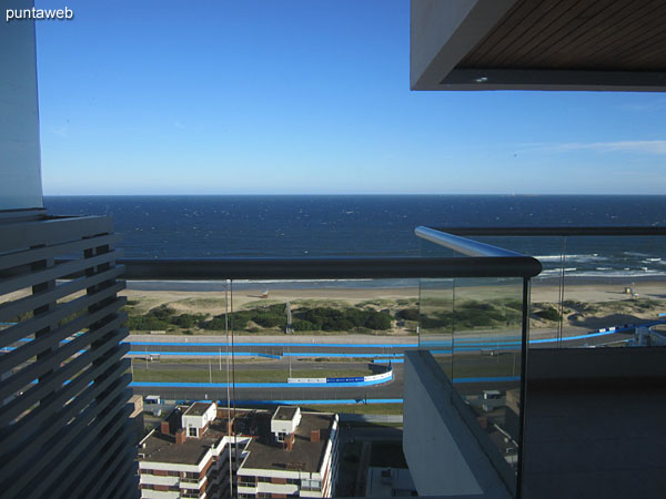 Vista hacia la playa Brava desde la suite principal.