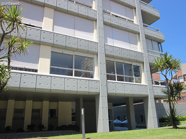 Entrance to the building on 25th Street.