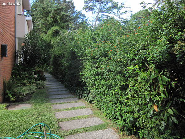 The space has a back garden outdoor grill for common use.