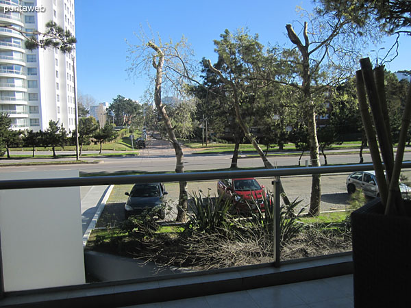 Vista hacia la Av. Roosevelt al frente del edificio desde la ventana de la suite.