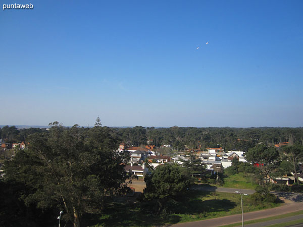 Main bedroom. Equipped with double bed.<br><br>It is overlooking east on environment suburbs.<br><br>Large closet.