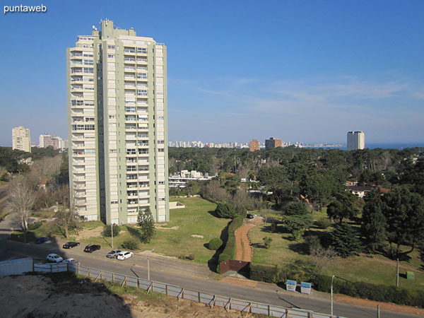 Vista desde el segundo dormitorio hacia el sur sobre los barrios residenciales.