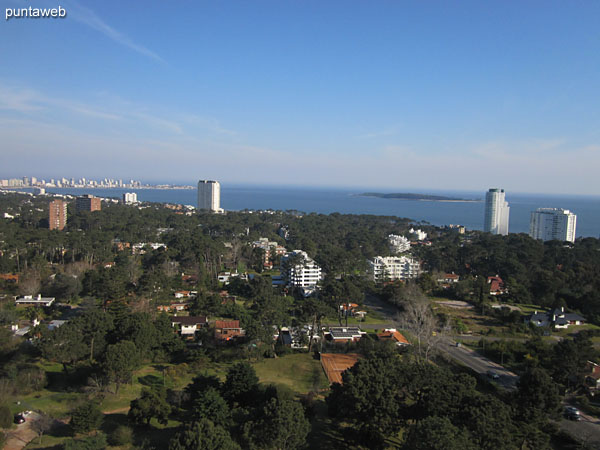 View along Av. Roosevelt from the terrace of the building.