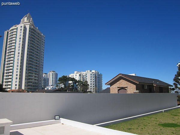 Reposeras in the sector of the outdoor pool.