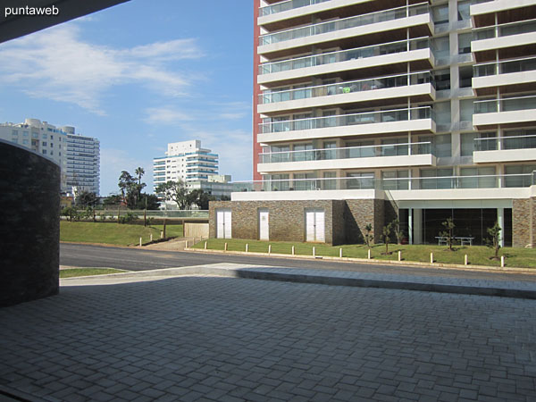 General view of the garage spaces in the basement of the building. The apartment has an exclusive unit.