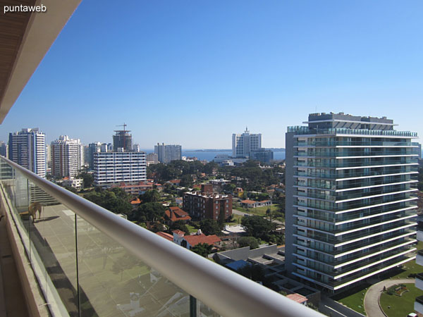 Vista hacia el noreste sobre entorno de barrios residenciales desde el balcn terraza.