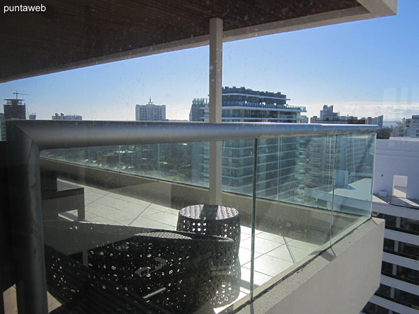 Access to the terrace from the suite balcony.