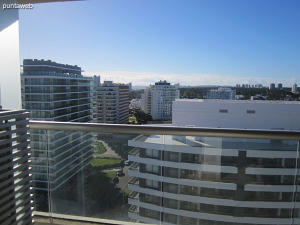 Vista hacia el norte sobre entorno de barrios residenciales desde el lavadero.