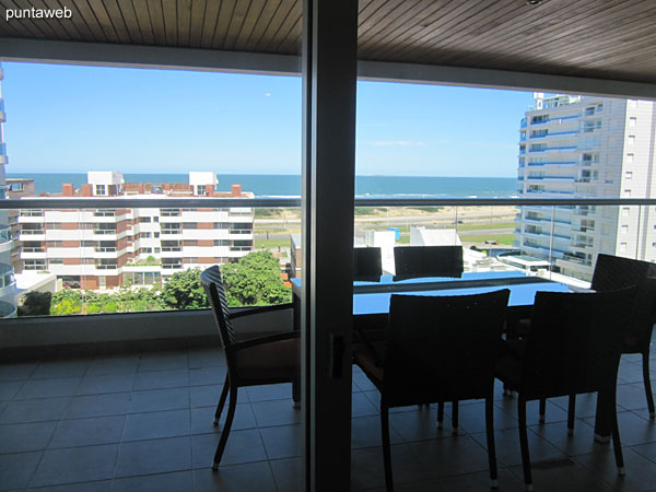 Dining space next to the kitchen. Equipped with glass table and four chairs.