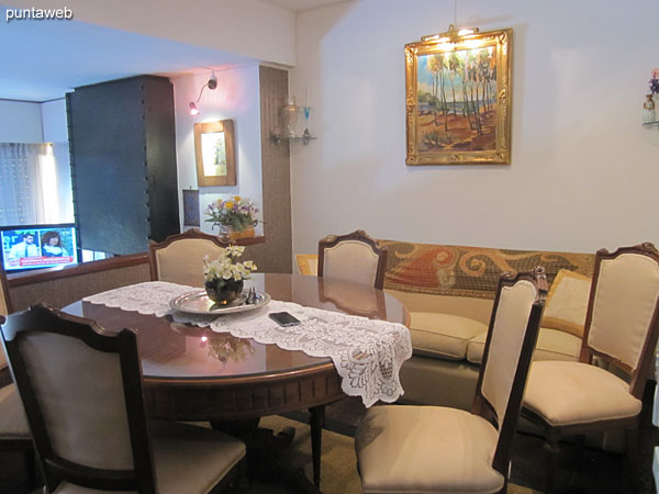 General view of dining space; Conditioned with round table in wood and glass.<br><br>In this space, on the side this one is a chair of three bodies.