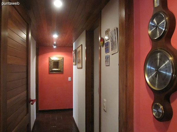 Hall de distribucin en el acceso al apartamento. A la izquierda de la imagen el living comedor.