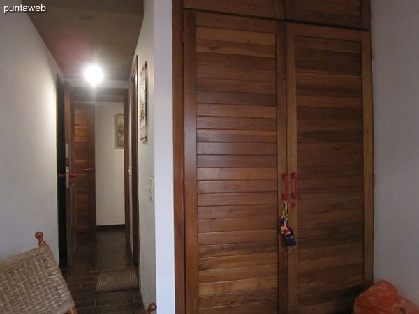 Tercer dormitorio con bao en suite. Situado hacia el contrafrente, equipado con sof cama de plaza y media.