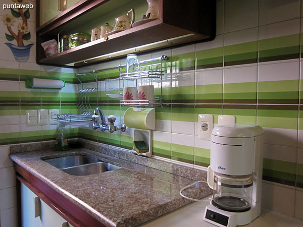 Detail of countertop in lapacho wood in the kitchen.<br><br>On this side the microwave oven is arranged.