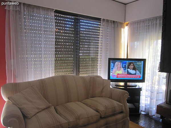 Detail of the living environment towards the west side of the living room.<br><br>Conditioned with two individual armchairs.