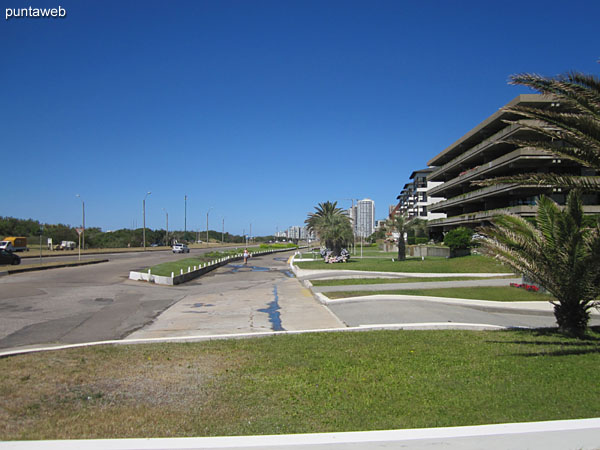 Surroundings in front of the building.