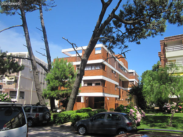 Access to the garage sector of the building.