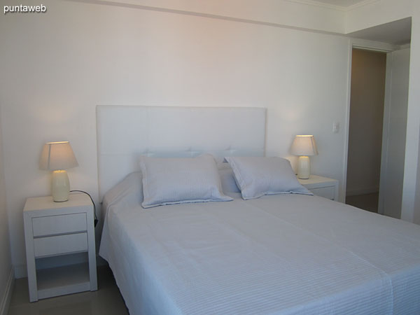 Suite room. Matrimonial bed. Equipped with cable TV and air conditioning.