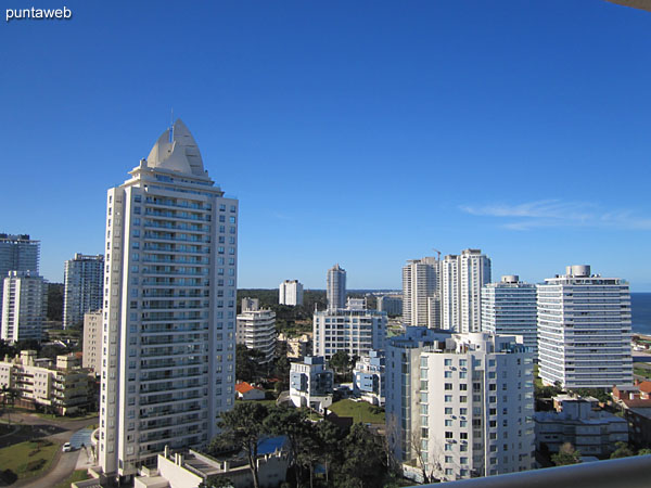 View to the surroundings of residential neighborhoods from the terrace balcony corresponding to the living room.