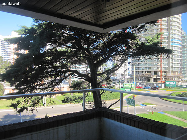 Balcony roofed terrace accessible from the living room.<br><br>It offers views to the east on Av. Italia and to the south along Av. Francia.