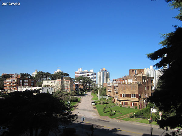 Balcony roofed terrace accessible from the living room.<br><br>It offers views to the east on Av. Italia and to the south along Av. Francia.