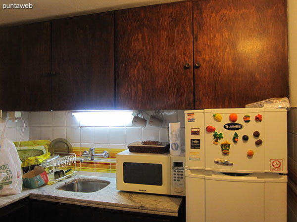 Inside kitchen. Equipped with single bacha countertop with furniture and shelves on and under allowance.<br><br>Gas cooker with four burners and extractor hood.