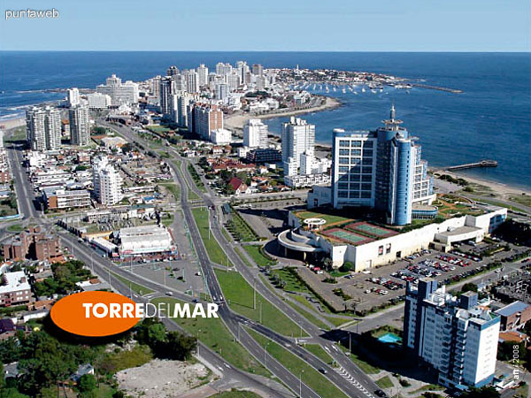 Vista area del terreno y entorno donde se ubica Torre del Mar.