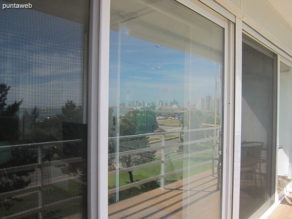 Aire acondicionador en living comedor.