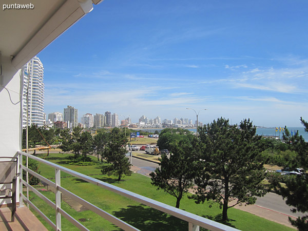 Vista desde el balcn terraza hacia la playa Mansa.