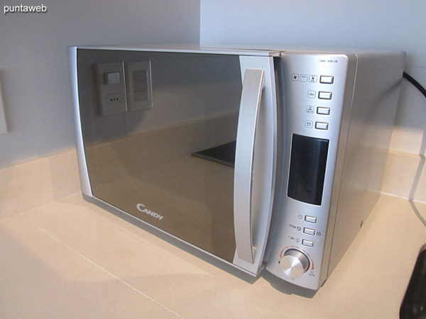 Microwave oven.