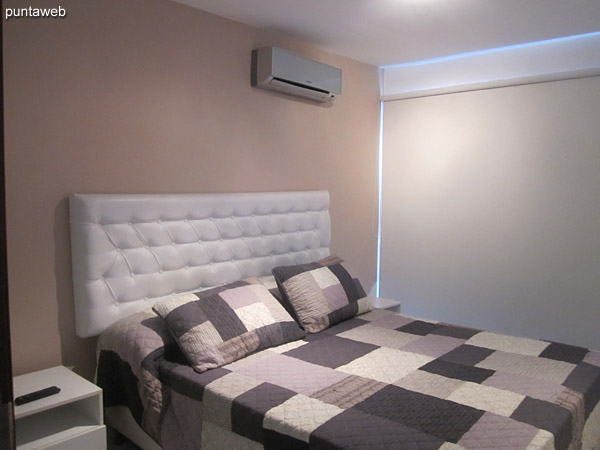 Bedroom. Equipped with air conditioning, TV with cable. Provides access to the terrace balcony of the apartment.