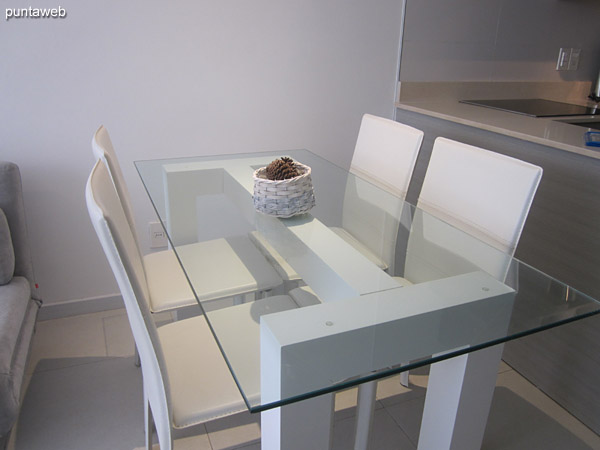 Dining table in glass with four chairs.