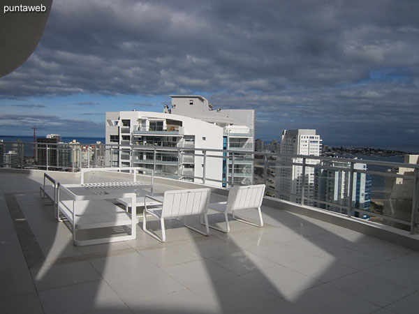 Terraza solarium. En este ltimo piso se encuentra el sector de barbacoa.