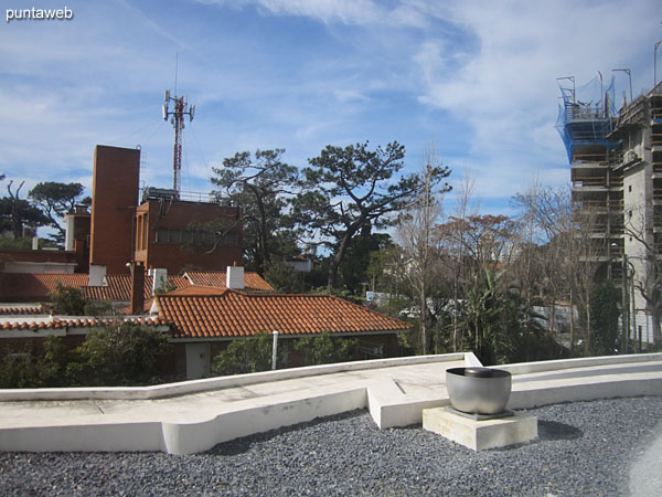 Vista hacia el contrafrente desde el dormitorio de servicio.