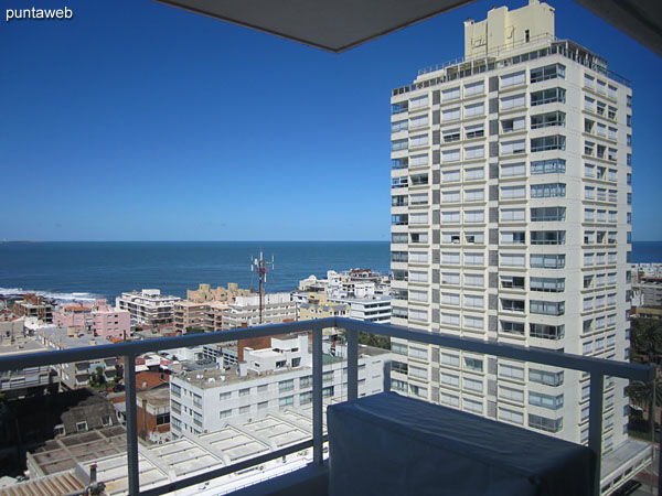Vista desde el balcn terraza del apartamento hacia la costa atlntica en direccin sureste.