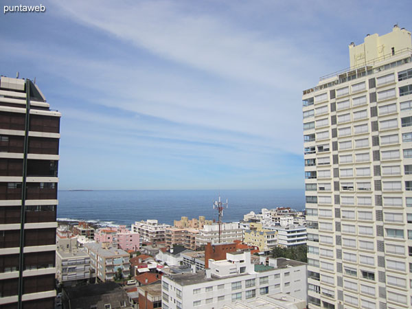 Vista desde el balcn terraza del apartamento hacia la costa atlntica en direccin sur.
