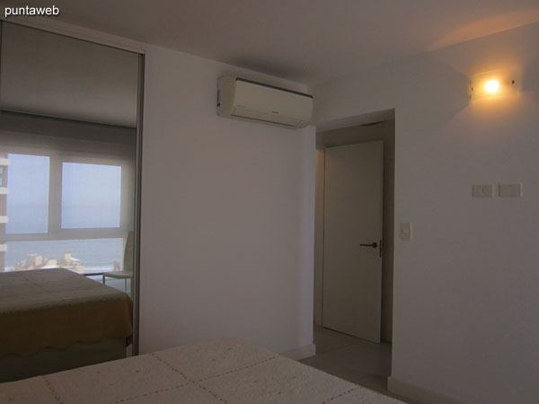 La suite est equipada con aire acondicionado.