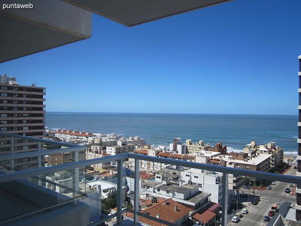 Vista desde el balcón terraza del apartamento hacia la costa atlántica.
