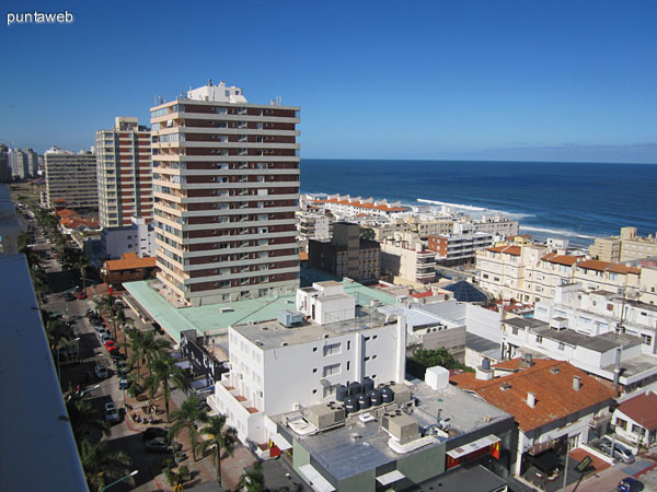 Vista hacia la costa atlntica desde el balcn terraza del apartamento.