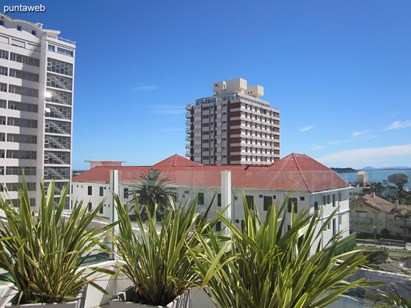 Terraza hacia el contrafrente del edificio. Se prevn barbacoas de uso comn.