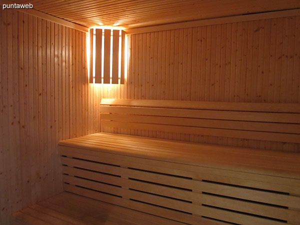 Sauna seca. Situada en el sector de amenidades en el segundo piso del edificio.