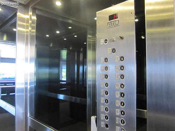 The building has four main elevators, two per sector and two service elevators.