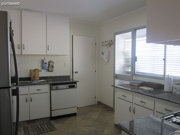 General view of the kitchen. It has direct access to the living room and connects directly with the bedroom and bedroom corridor of the apartment.