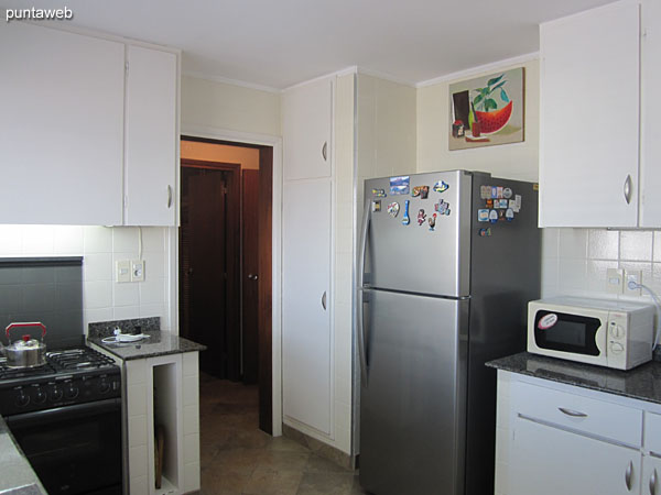 General view of the kitchen.