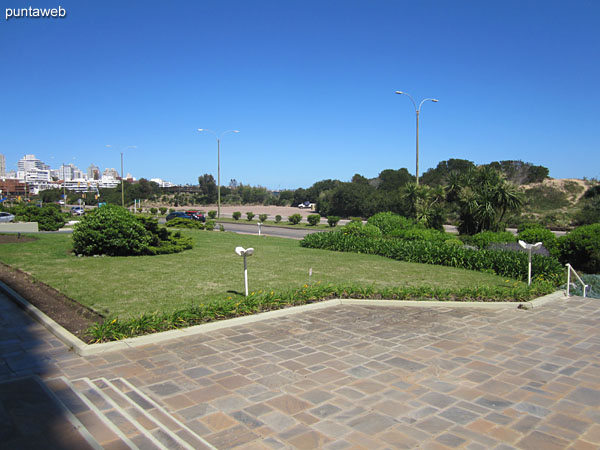 Access to the building on the Rambla Claudio Williman.