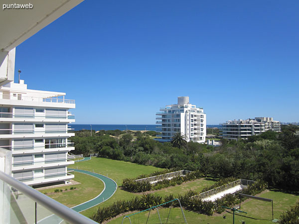 View towards the west side along the whole garden. In the background the sea line.