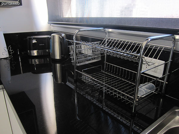 Detail of the countertop in the kitchen.