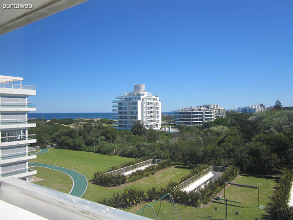 Vista hacia el lateral este desde las ventanas de la cocina.