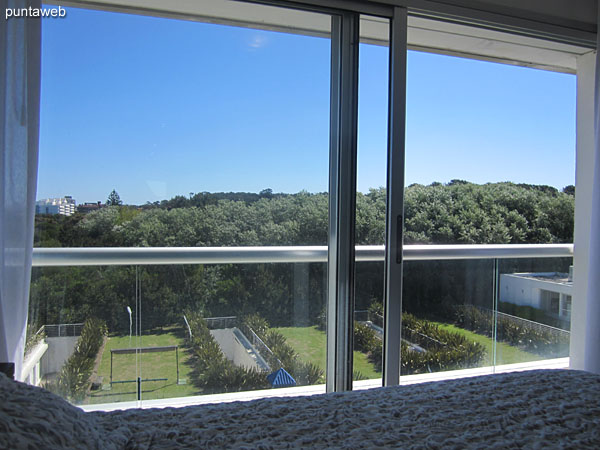 Vista desde la ventana de la suite sobre el lateral del conjunto.